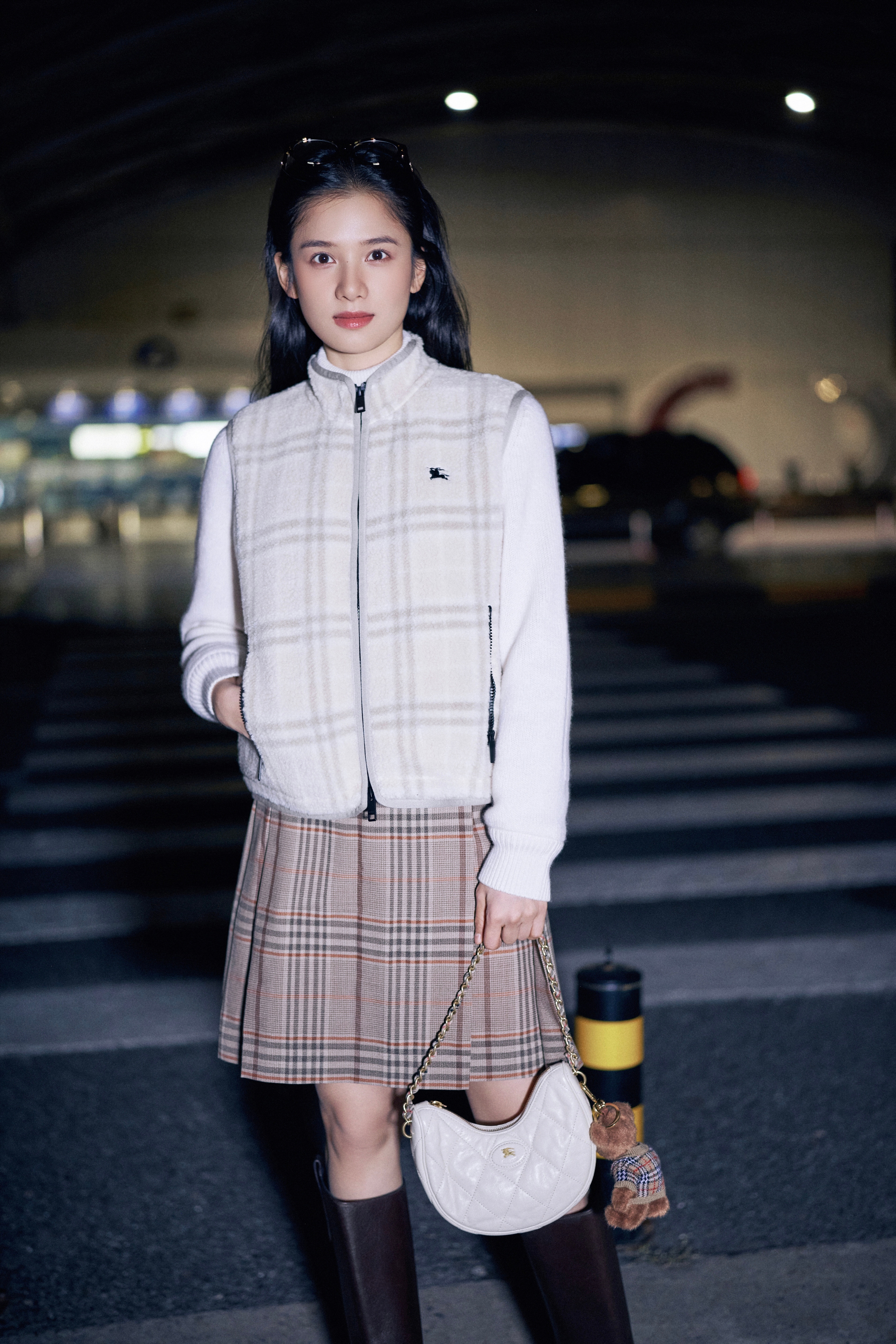 张婧仪｜伦敦时装周 Burberry品牌大使张婧仪启程伦敦，受邀出席品牌2027