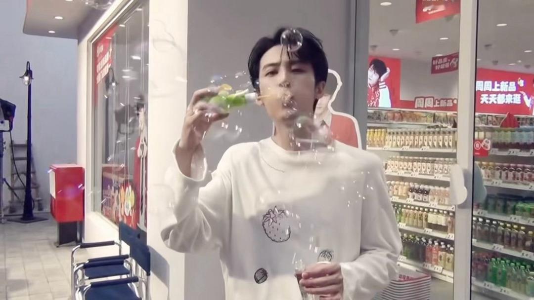 不管是演员，还是歌手或者舞者，当得到别人给你种下信心的种子，你就荟努力去发扬！大
