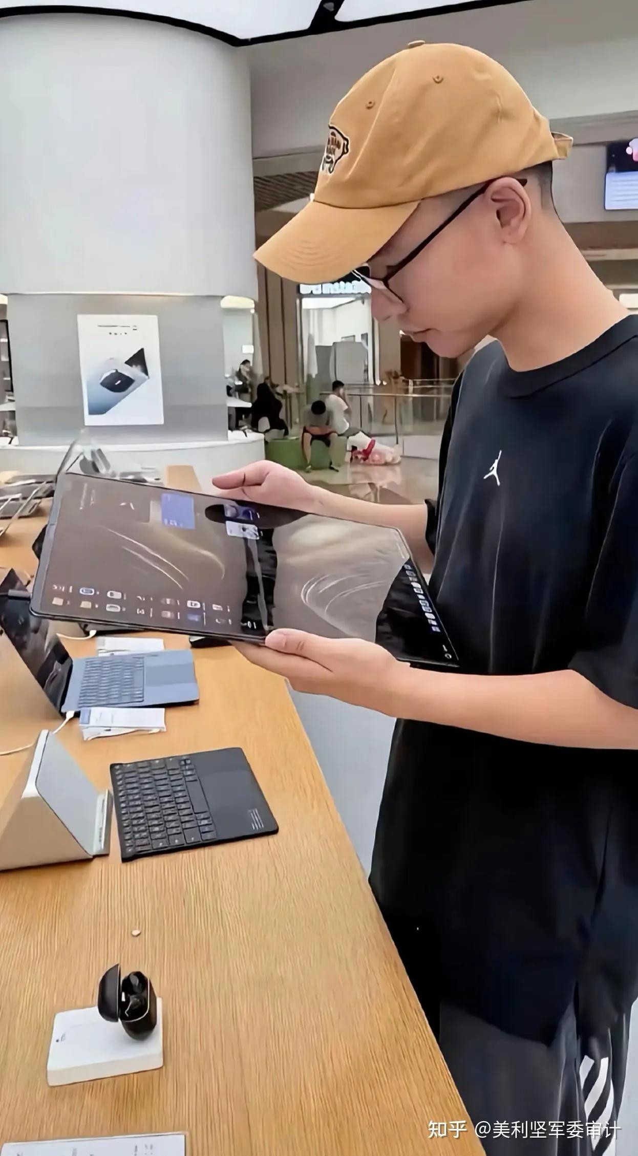 不知道华为是什么水平。
我还挺想知道他现在是什么心情。