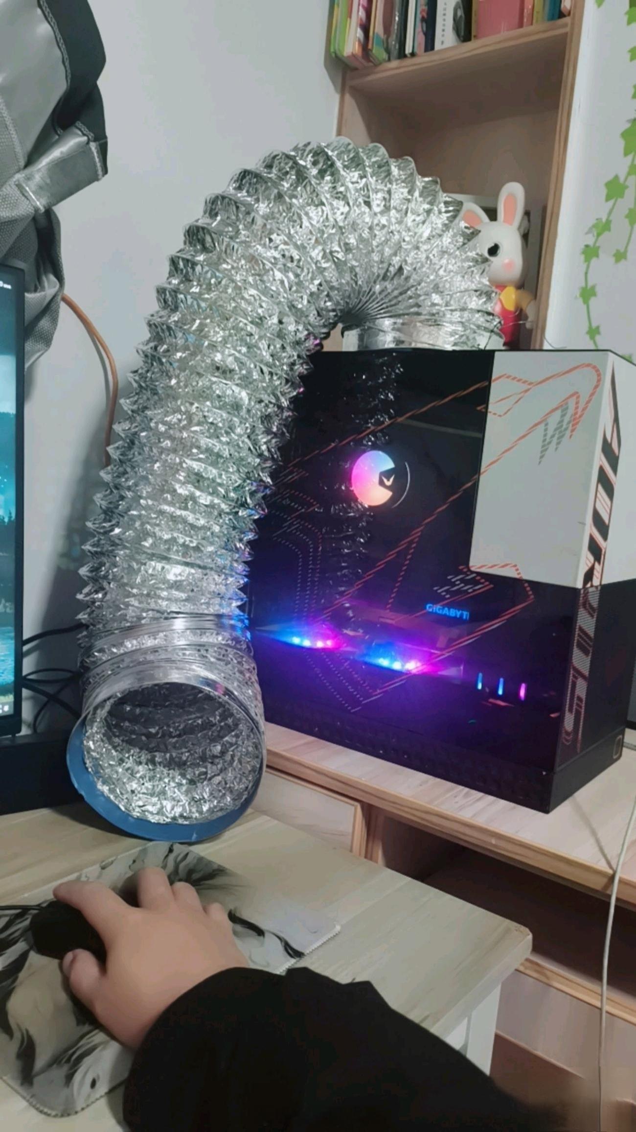 这是哪个天才想出来的，几块钱自制的环保空调，小手暖暖的玩电脑 