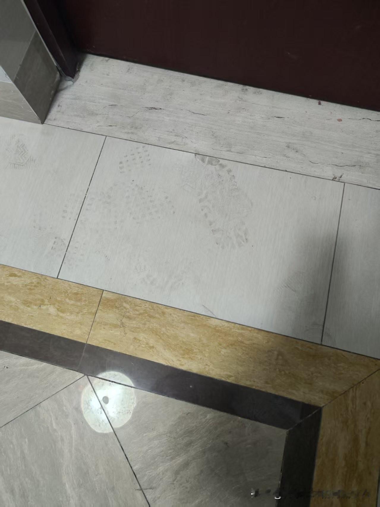 今天是金碧物业走后的第161天，大明物业的第69天。

今天小区网格群里面群魔乱