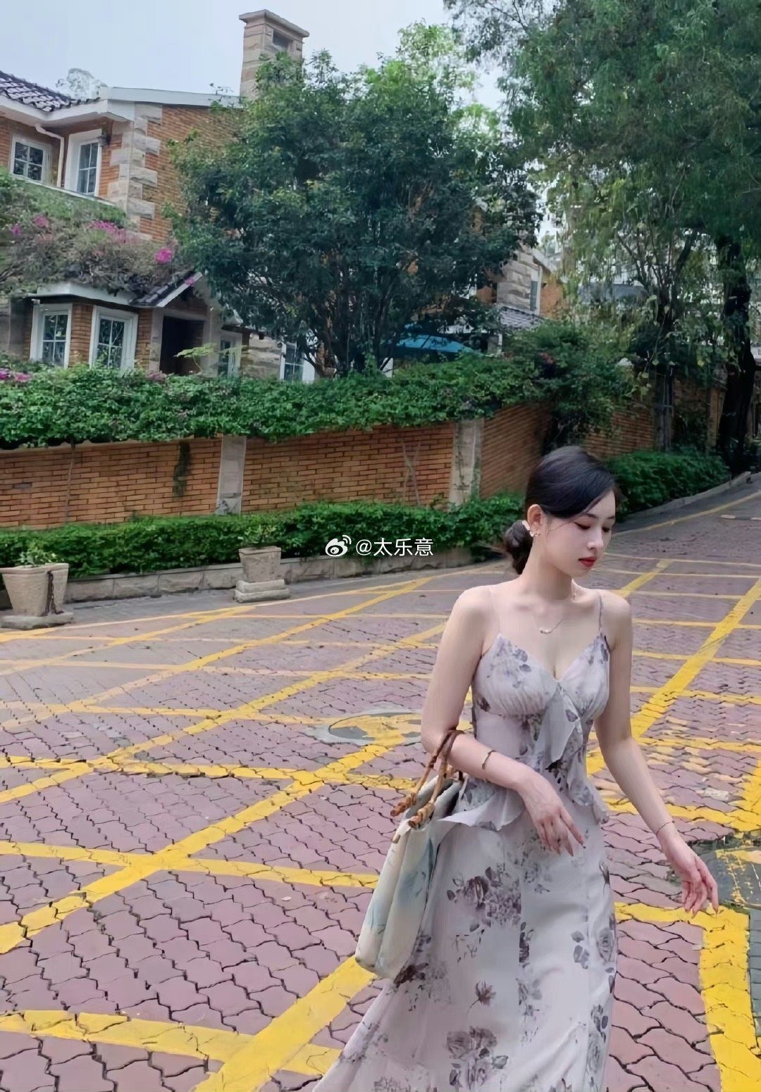 知道什么才是女人味了吧[太开心] ​​​