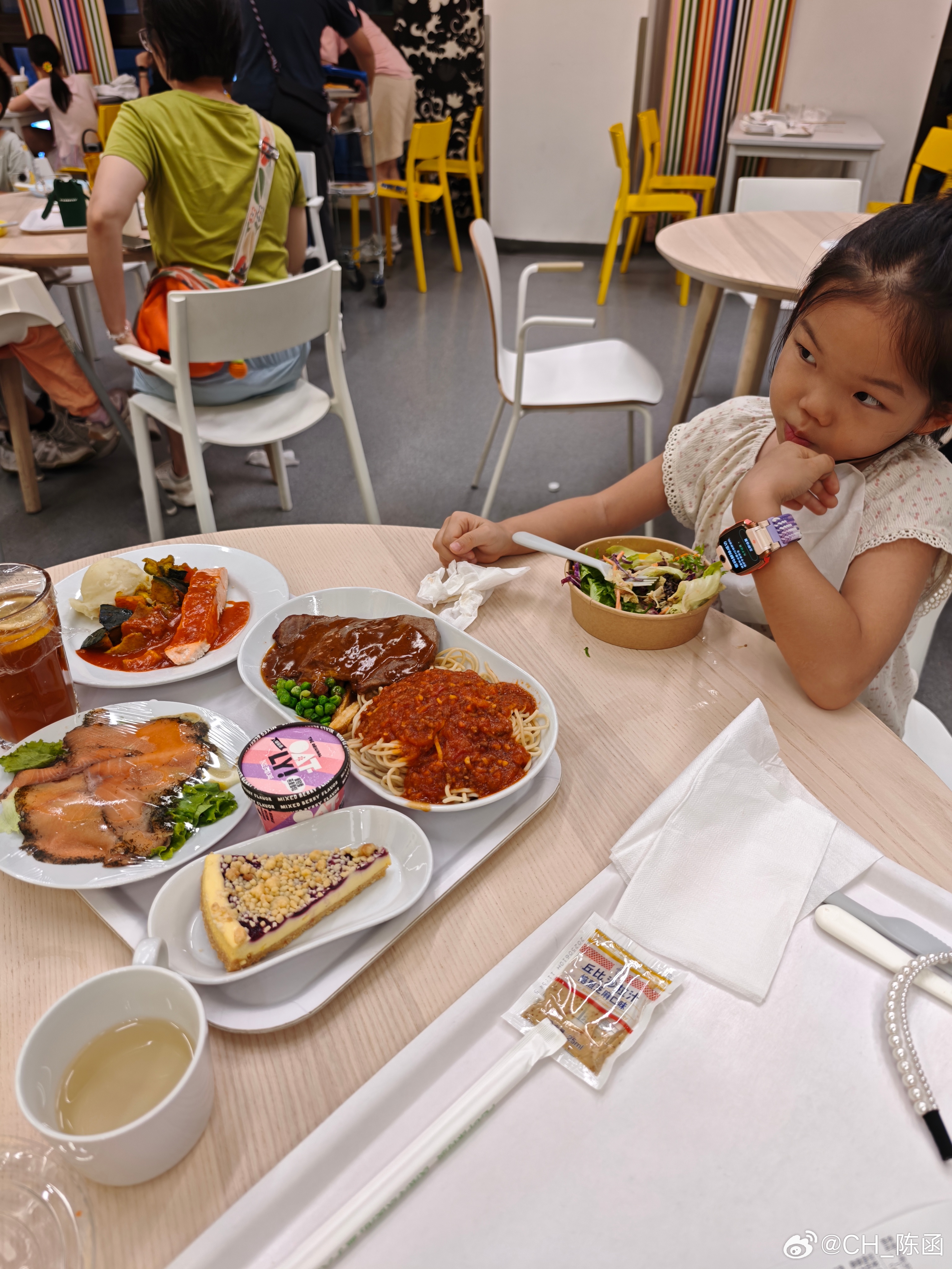 1大1小在宜家吃了快200块，宜家的餐食其实也挺贵的，这些算是预制菜吗？[笑cr