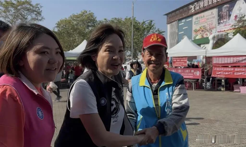 高雄，起风了！国民党籍高雄市长柯志恩在门户网站雅虎推出的网络投票中遥遥领先，在3