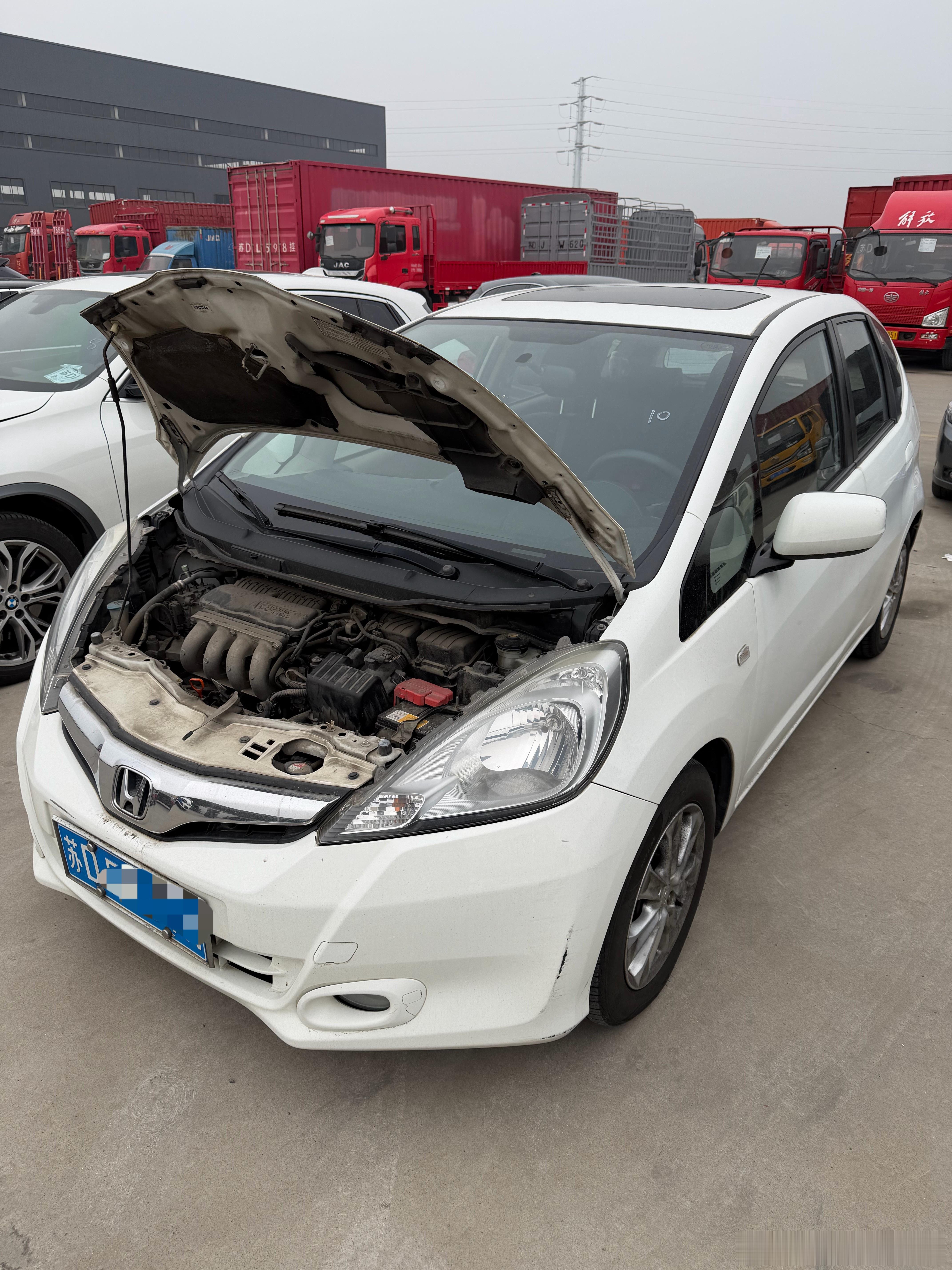 虽然飞度在国内被贬的不如雅迪，但是老飞度的行情还在一个不太正常的行情新飞度关我老