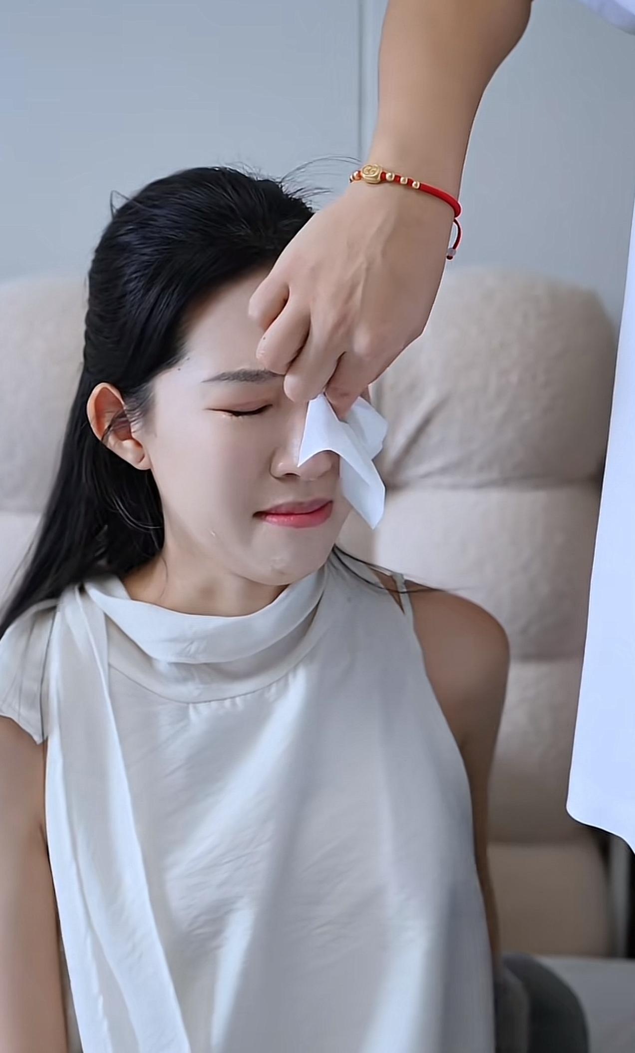 麦小登的老公世豪刚减肥成了大帅哥，又迎来噩耗得了甲状腺癌，这让命运多舛的麦小登怎