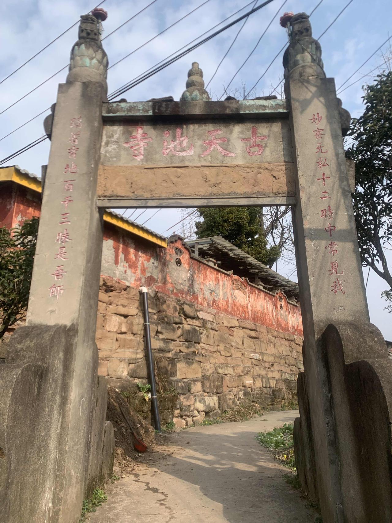 春节前的一天，早上7点过一点就到了成都北门大桥边一家茶馆喝茶，9点半左右一位茶友