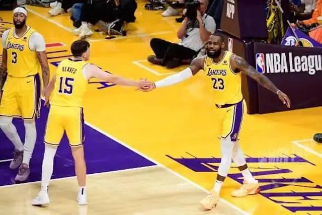 湖人球迷还真敢异想天开 | NBA 记者在推特上回答网友问题：“我在湖人推特上看