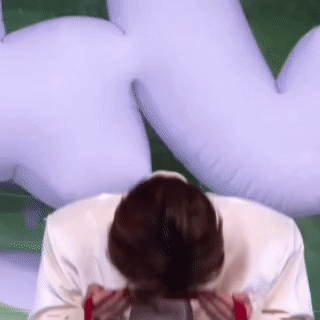 侯明昊蒙眼梦回萧无衣 侯明昊的萧无衣，是红绸也遮不住的风华。即便蒙住双眼，那份从