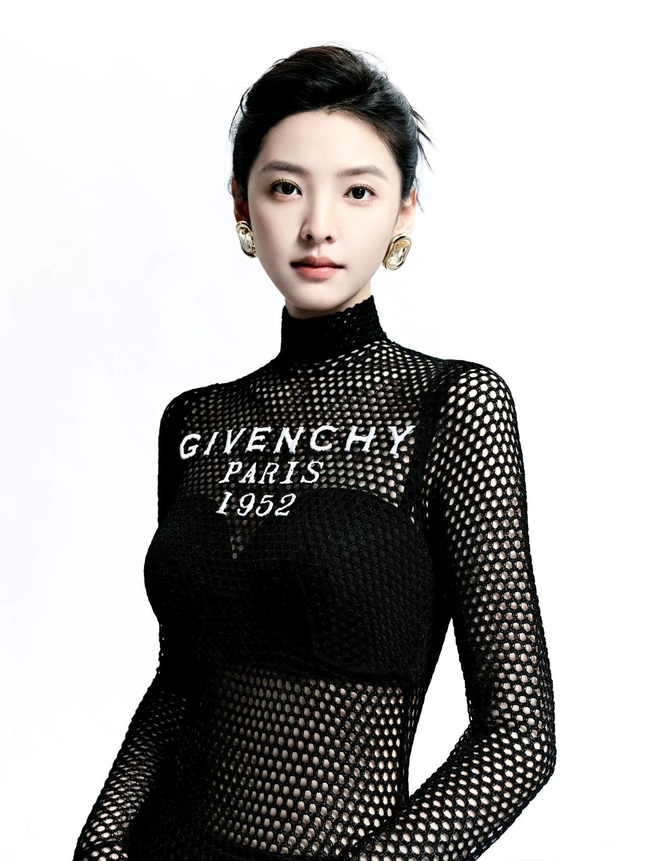 章若楠今日品牌代言美照，蕾丝透视装真诱人！