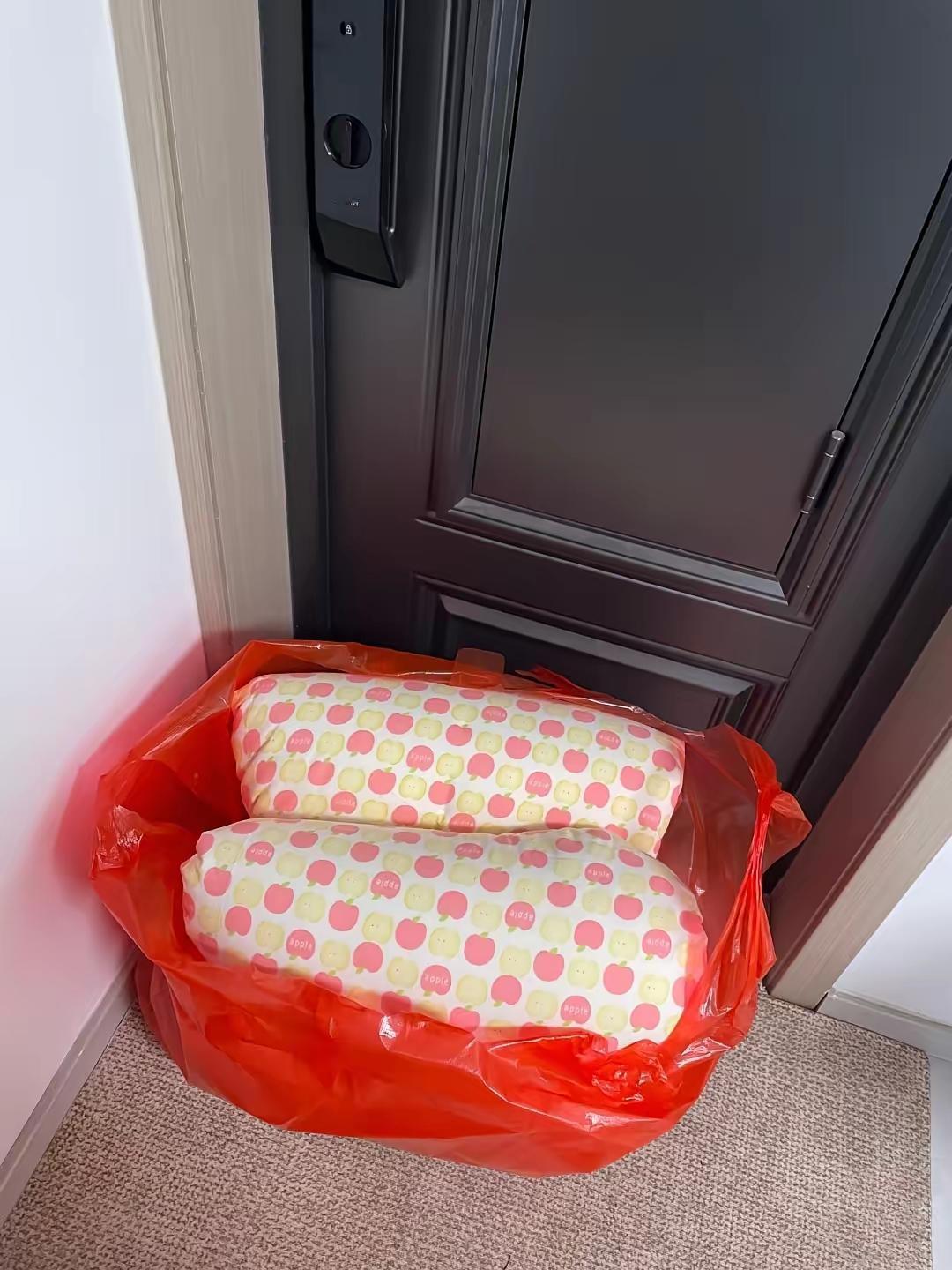 老人的心意！
珍惜这份爱吧！儿行千里母担忧一点儿也不假，都是实实在在的，发自内心