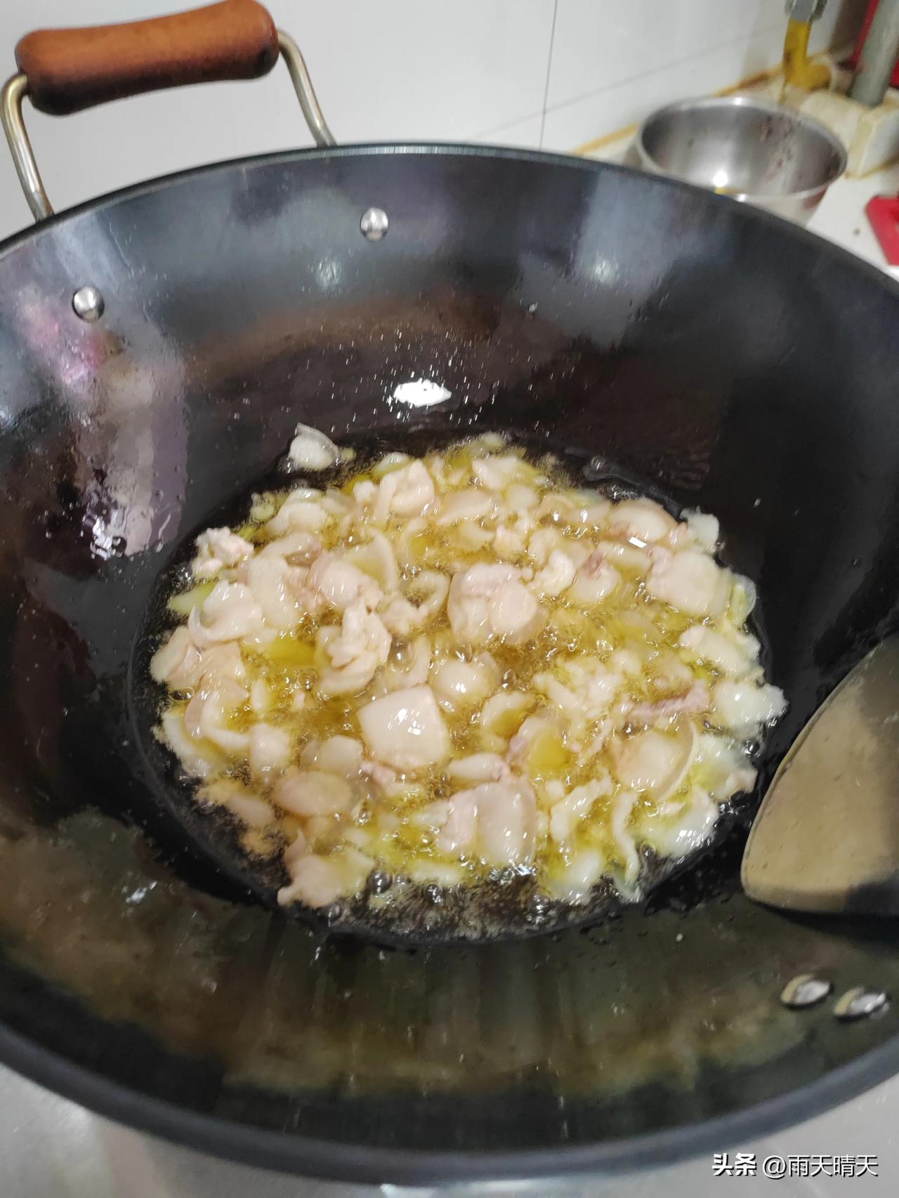 立秋的第一杯奶茶没有，必须安排个岐山肉臊子。继续分享岐山肉臊子的做法。

会者不