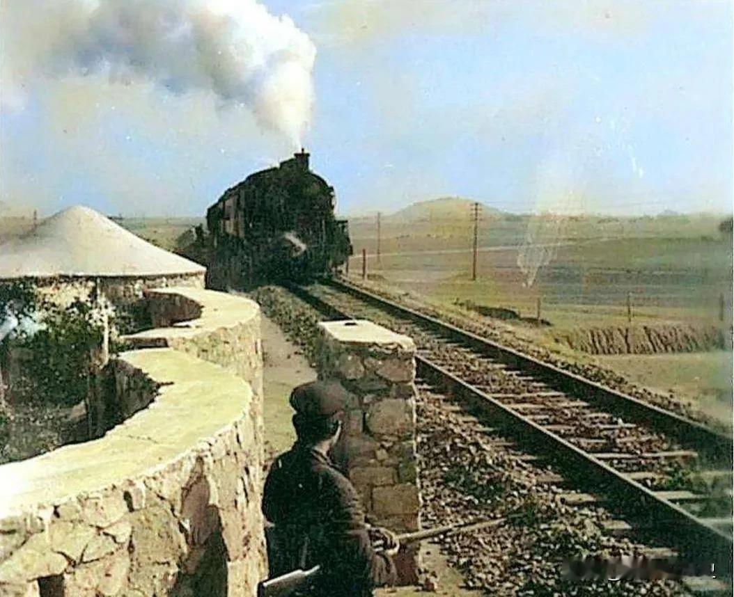 1943年6月的三个深夜，冀东山区的八路军基干队遭遇了三次诡异追击，敌人究竟如何