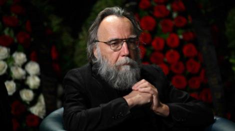 被称为普京国师的俄罗斯政治家杜金，近日对中方发出了警示，他表示，如果中国真的决定