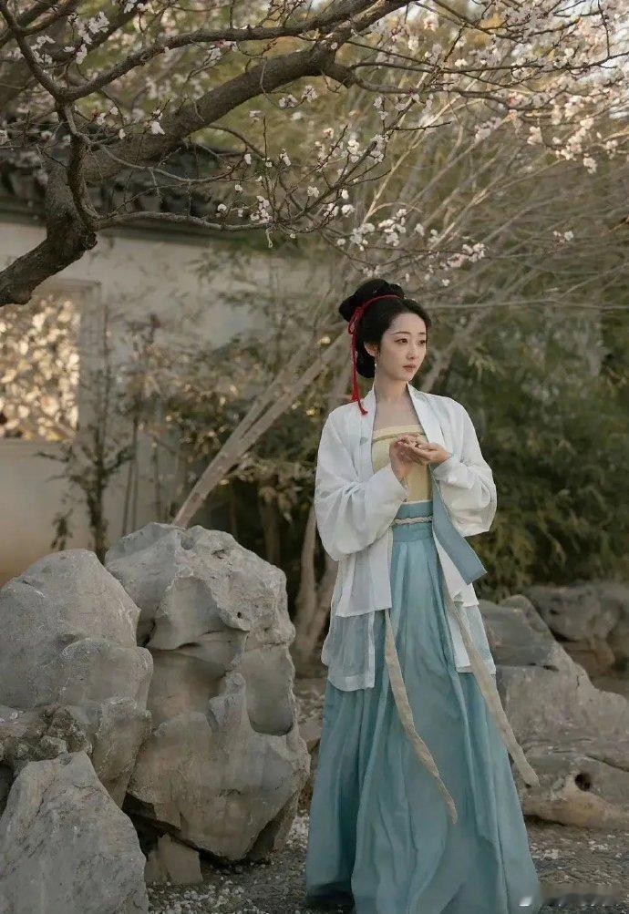 如果蒋梦婕当年的林黛玉是这个造型，观众也能少些遗憾吧 ​​​