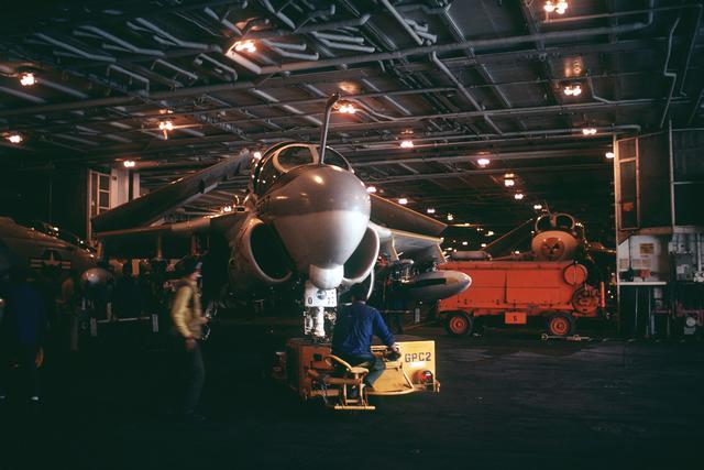 航舰机库（中途岛号航舰）