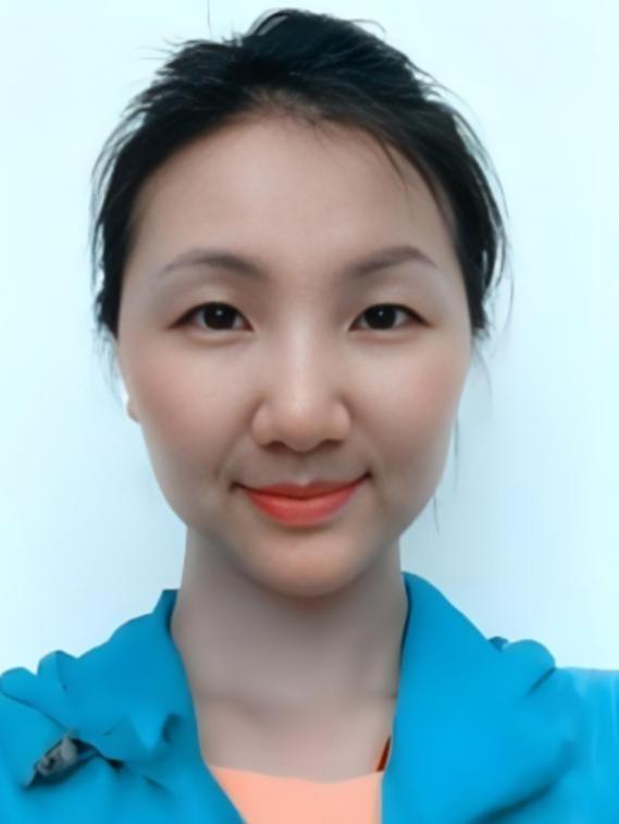 2012年，一架飞往乌鲁木齐的航班爬升到5000米高空时，一名空姐忽然推着餐车猛