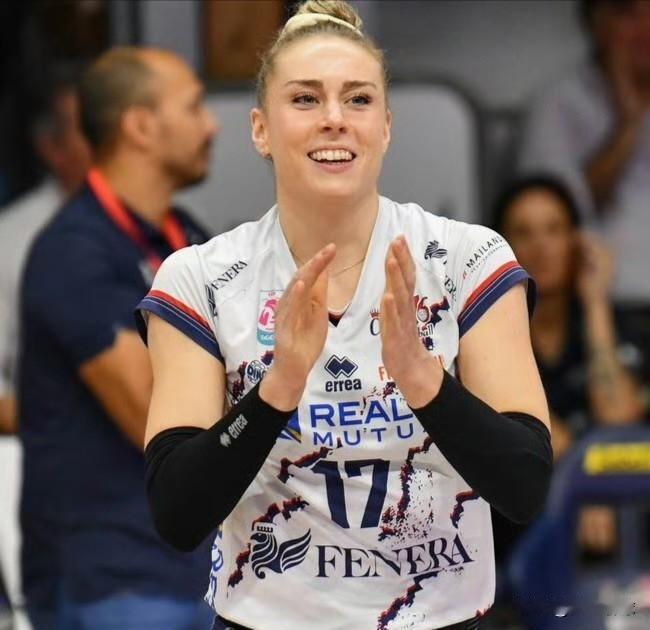 意大利🇮🇹基耶里俱乐部宣布副攻安娜.格雷将接受手术。
      上周的女排