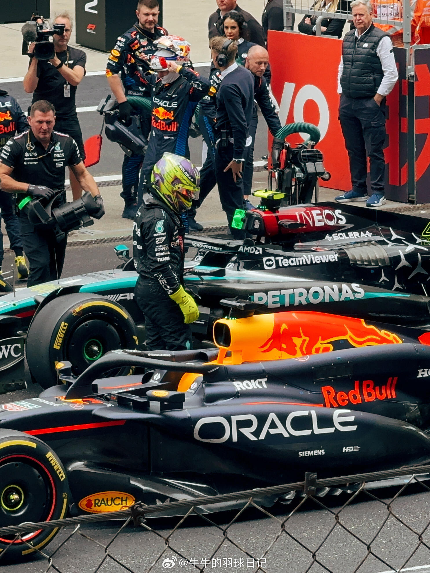 F1比赛适合传统相亲局突然觉得，看F1其实很适合用来相亲。两个人并排坐着看比赛和