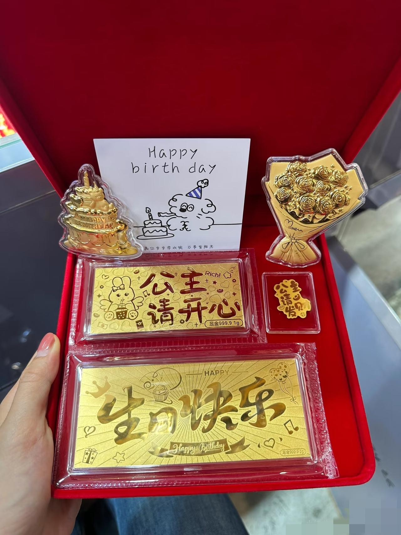 我姐在金店一干就是3年，
她悄悄给我透了底：千万别在金店买黄金！别误会，不是黄金