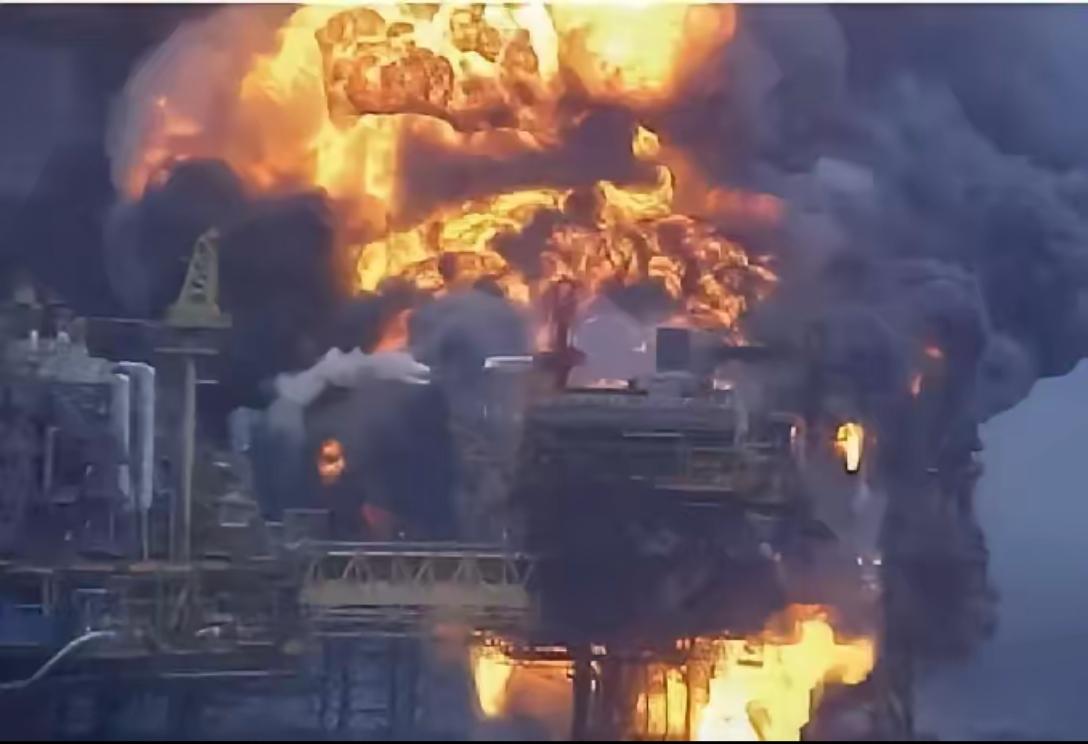 靠打仗发横财的遮羞布，终于被一把大火烧了个精光！

3月20日凌晨，捷克帕尔杜比