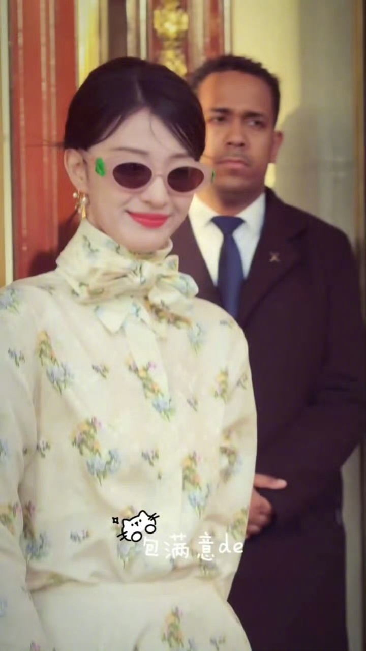 王楚然炸街我乖巧拎包王楚然老钱风穿搭老钱风被轻松拿捏，复古又有韵味，炸街造型里藏