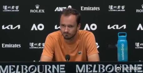 梅德韦杰夫在澳大利亚网球公开赛上输给钱勒纳后表示：“他今天的表现实在太好了，我根