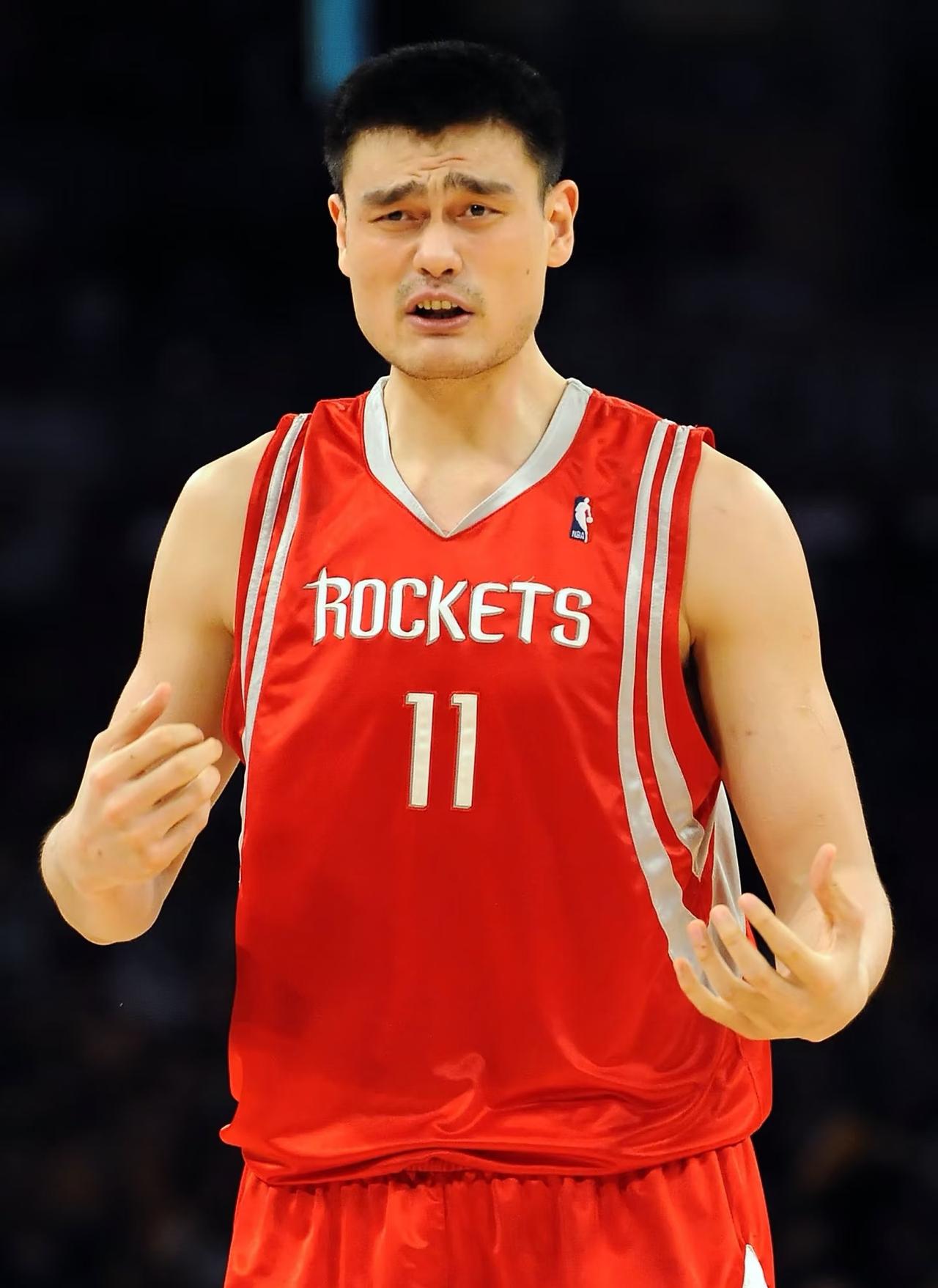 姚明为啥不肯给杨瀚森建议？
跟谦虚没关系，也不是他不好意思，
是他心里清楚得很，