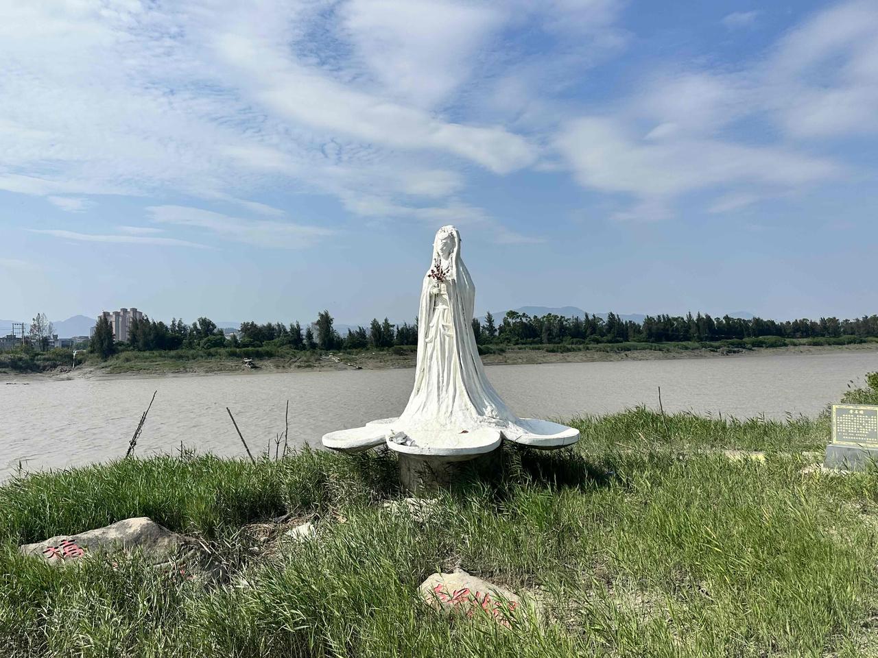 梅妃故里游记：莆田江东夏景揽胜

壶山拥翠，溪水流芳。盛夏时节，风清日朗，踏访荔