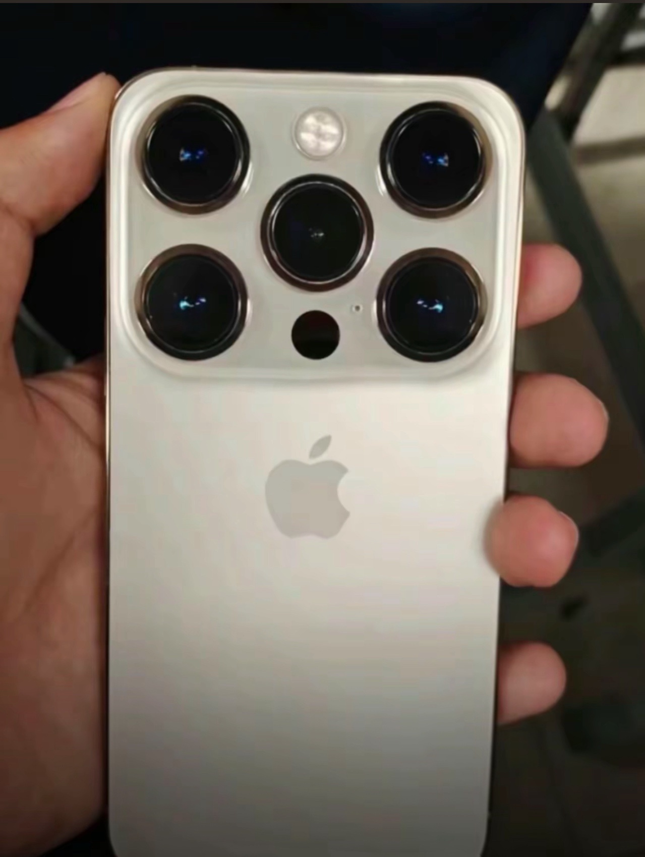 iPhone19或迎真全面屏未来的新iPhone摄像头，会不会变成这样？[笑cr
