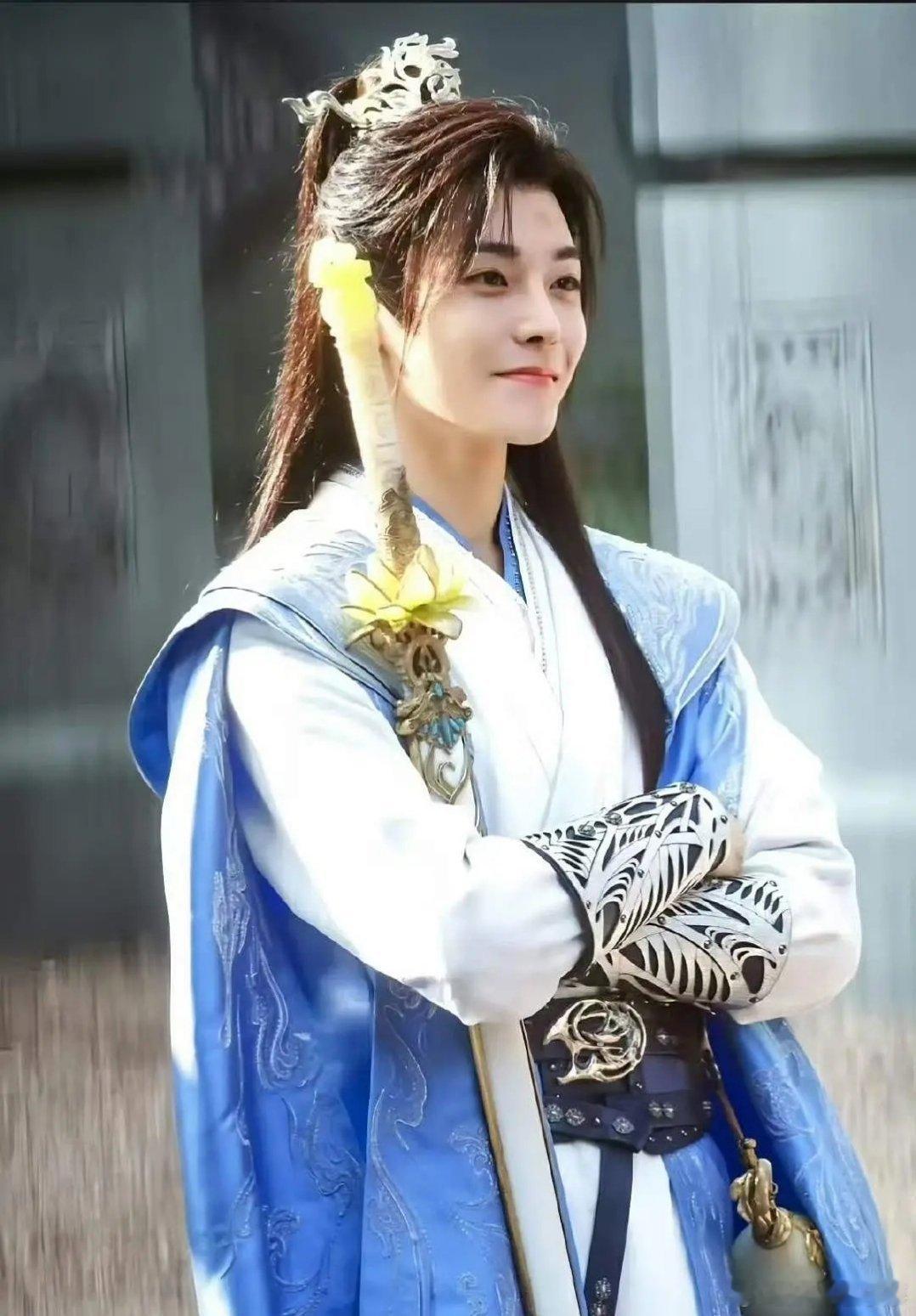 粉丝滤镜真可怕，侯明昊这张图以前在我心里是 top1 级别的 