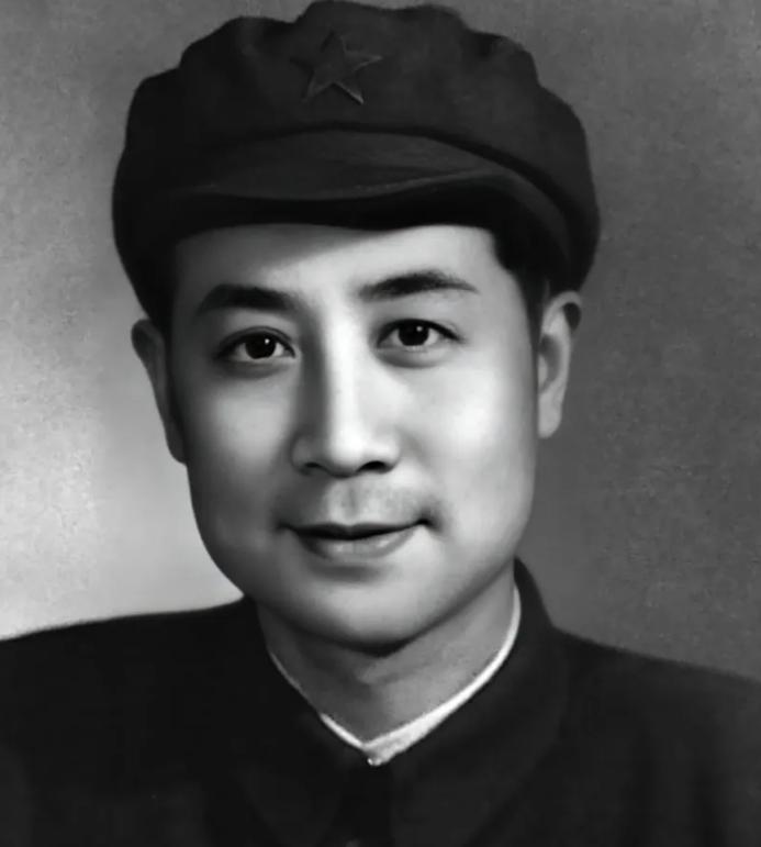 1945年，汪伪高官李时雨带着核心机密，投诚戴笠。这时，有人举报李时雨是地下党，