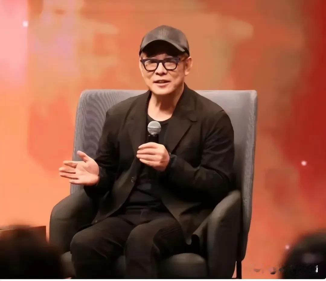 李连杰含着泪说，我没有做过一件对不起中华民族的事情，在我最困难的时候，爷爷奶奶在
