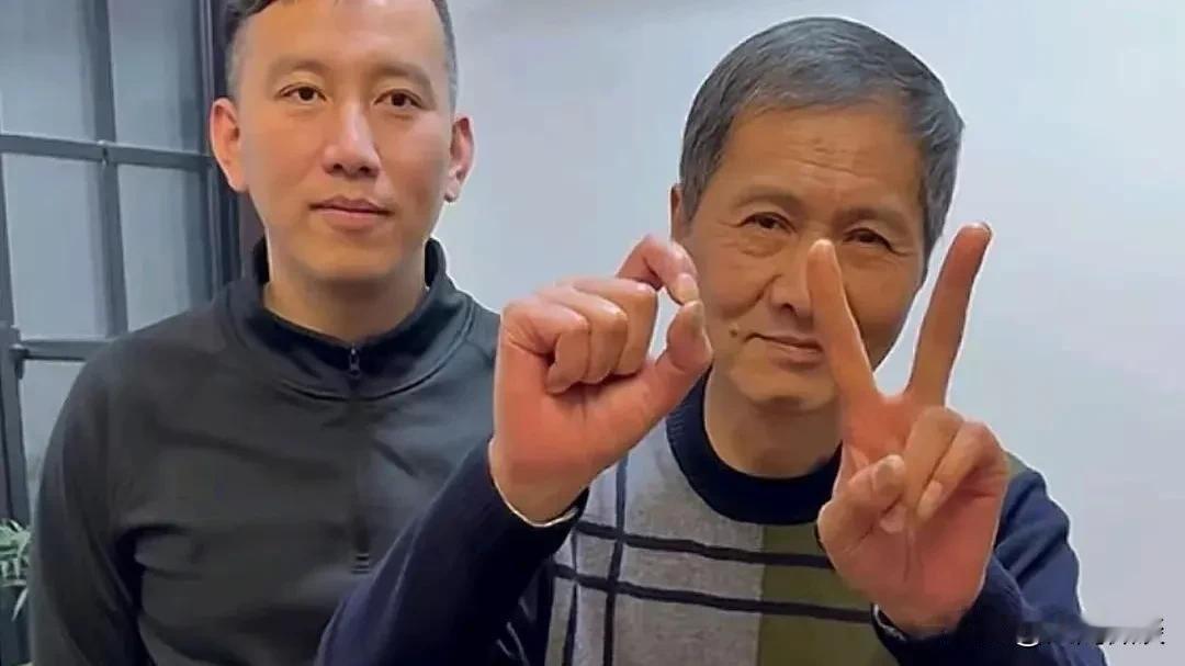 12月6日，老股民上海爷叔，一下出了两个新手势，预测能否再次验证大家拭目以待