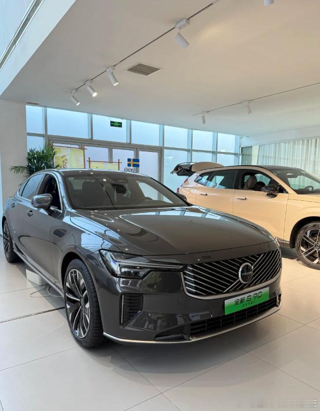 来自北欧血统的品质，颜值上没的说，安全上，更是全方位。 ​​​