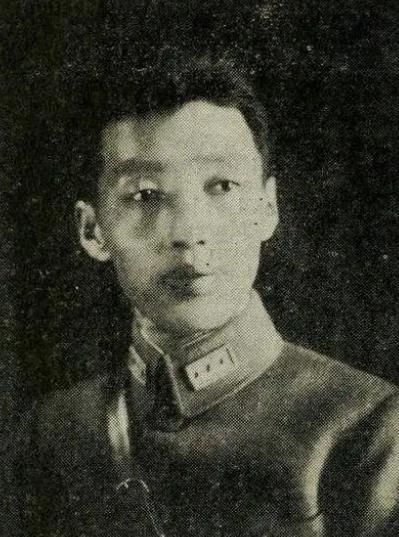 他堪称民国史上最无耻的军阀，一生来来回回叛变多次，最后却被拜把子兄弟活埋，可谓是