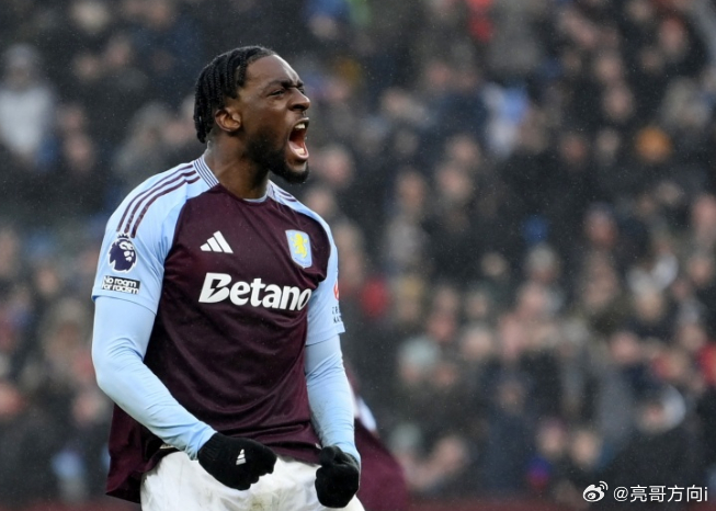 西汉姆联后卫迪乌夫近日接受采访时，谈到了队友迪萨西。迪乌夫称赞迪萨西加盟西汉姆联