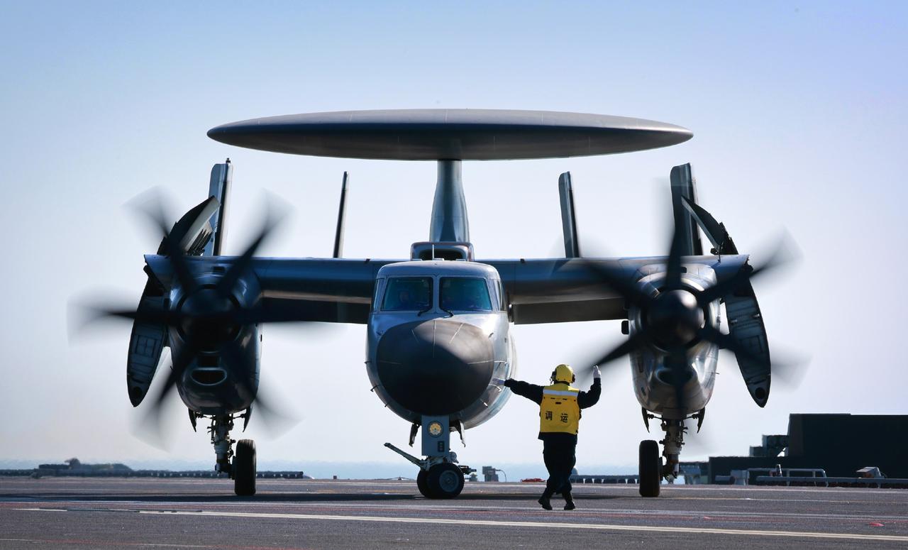 看完空警600折叠机翼全过程，我彻底沉默了……

福建舰公开弹射起飞和回收舰载机