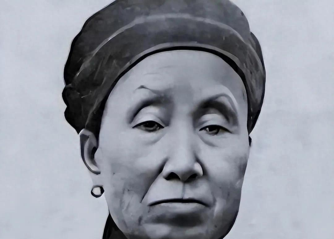 1950年，蒋介石的姐姐被判处死刑，周总理曾为她求情无果，她背后隐藏怎样的另一重