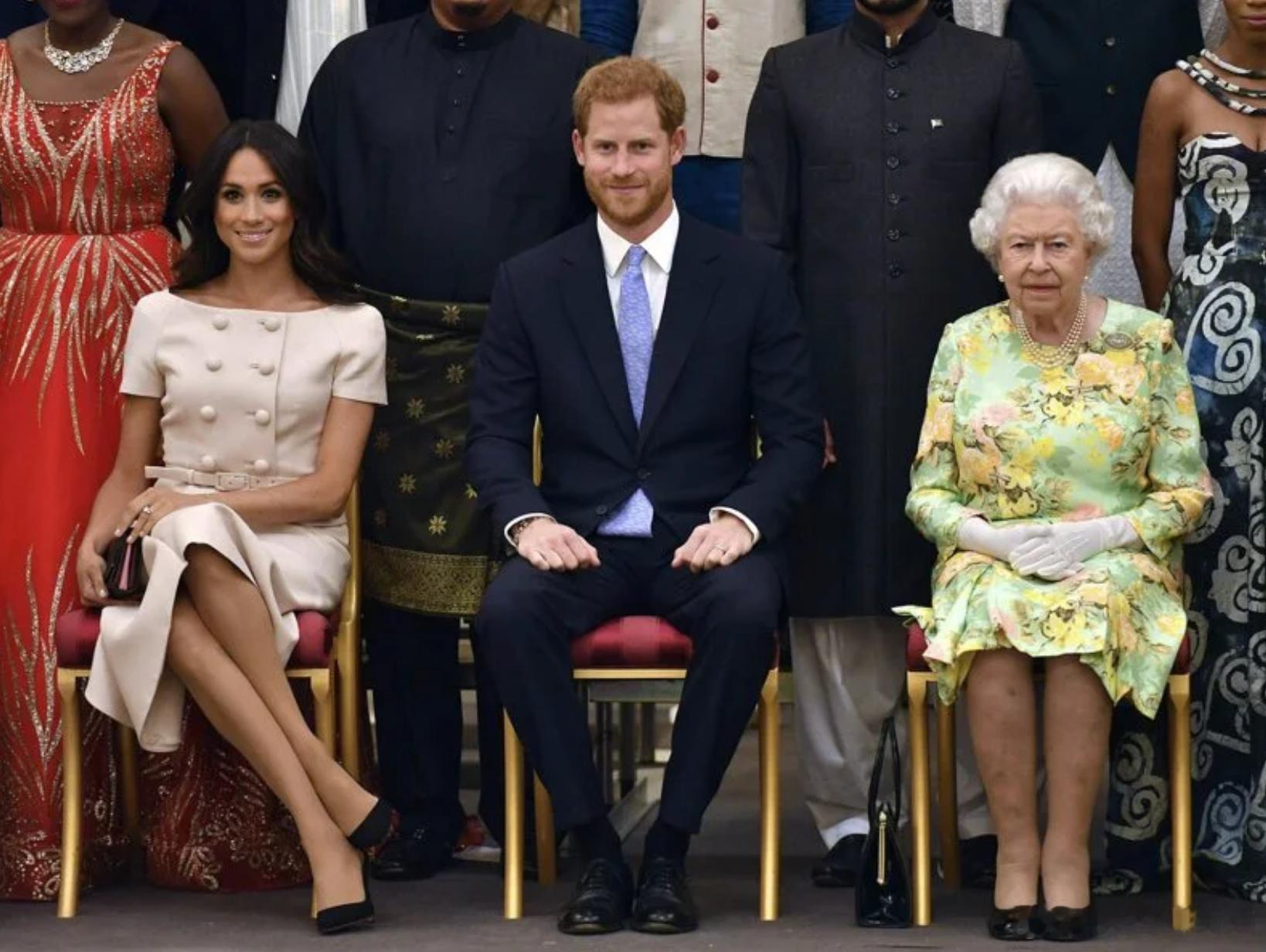 英女王生前担忧私下谈话被录音，还曾出资为安德鲁摆平性侵官司海外新鲜事 英国已故女