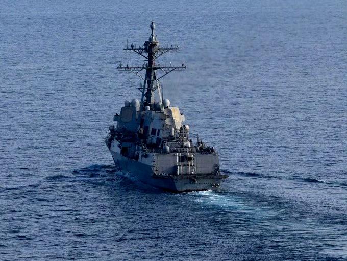 美国中央司令部3小时前：

4月17日，导弹驱逐舰“迈克尔·墨菲”号（DDG 1