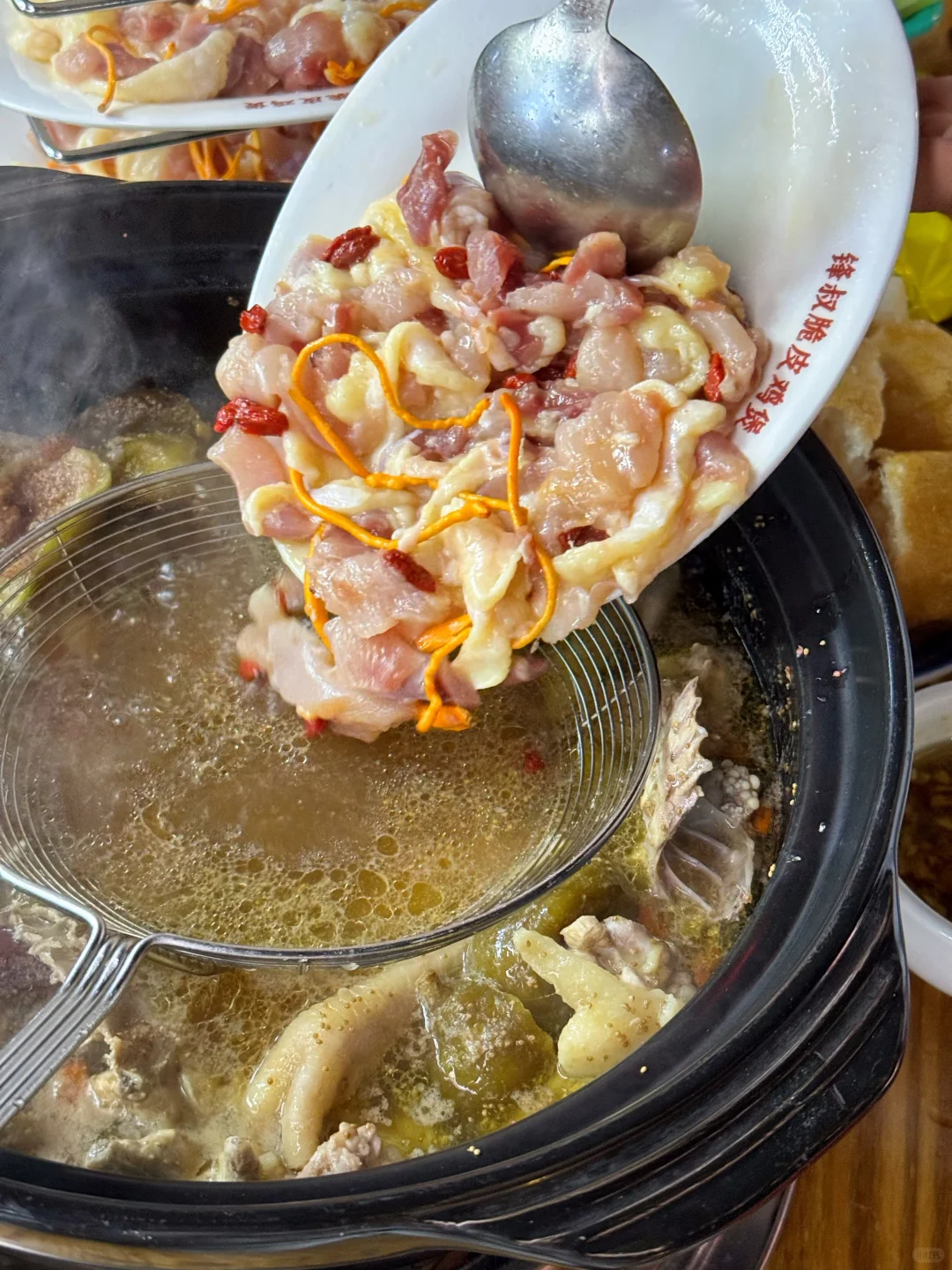 广式炭炉鸡煲！脆皮鸡取片🐔排队都要吃‼️