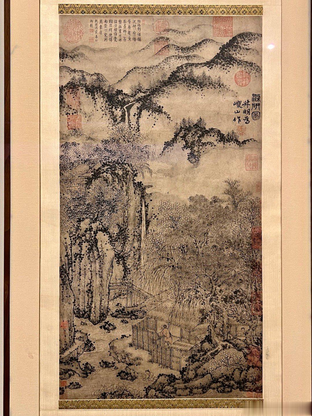 北京嘉德秋拍预展，展出了石渠宝笈的重要作品，元代晚期王蒙的《涤砚图》。其他还有元