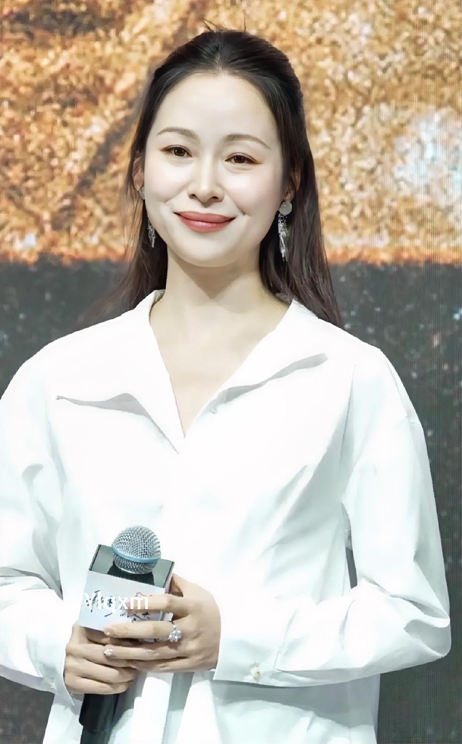 江一燕出席新剧活动被指 “断崖式衰老”，42 岁的她法令纹深陷、面部轮廓变化明显