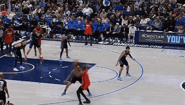 真强！杜兰特来火箭就是干这事！
在今天NBA常规赛火箭对阵独行侠的比赛的第一节，