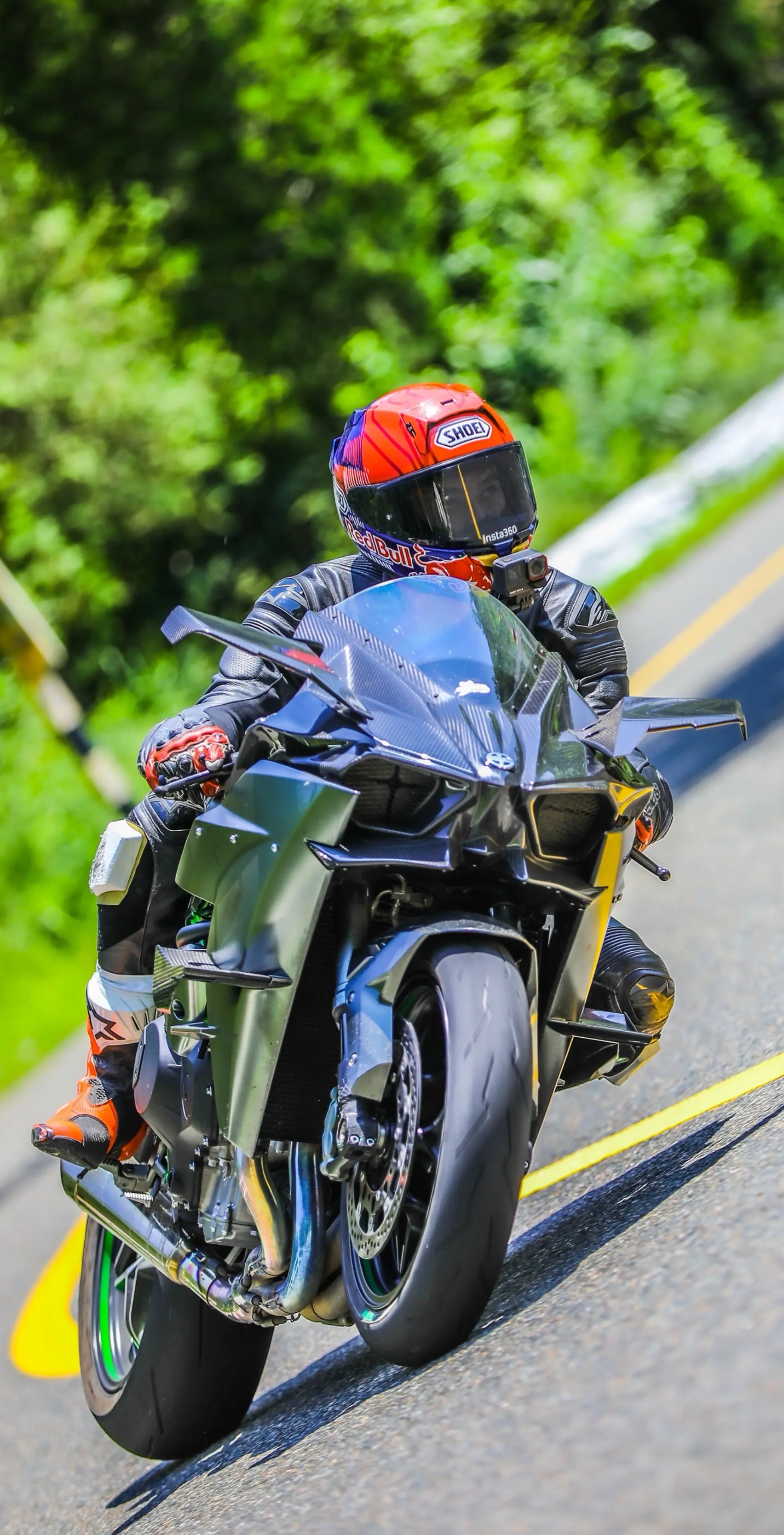 动作一定要帅，不然你追焦开什么飞机啊？