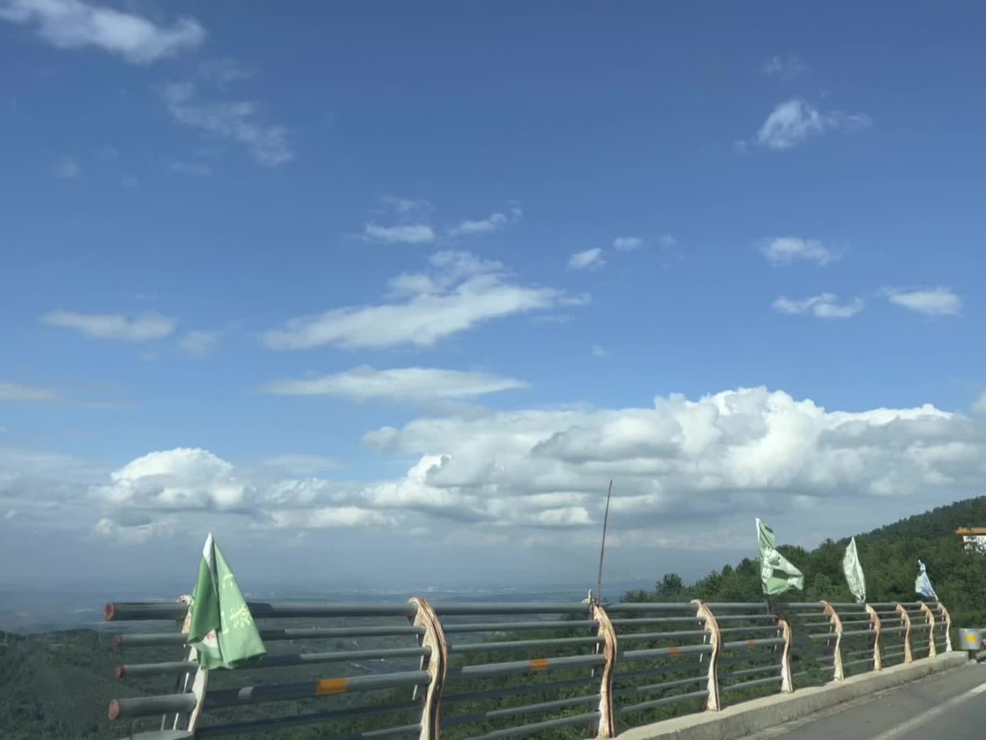 踏遍青山人未老