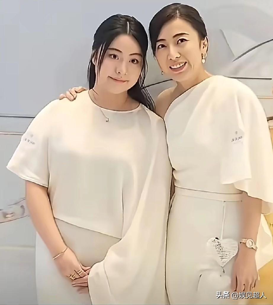 别再说投胎是技术活，17岁就手握40亿身家，才叫真的赢在终点线。
 
刘秀桦是刘