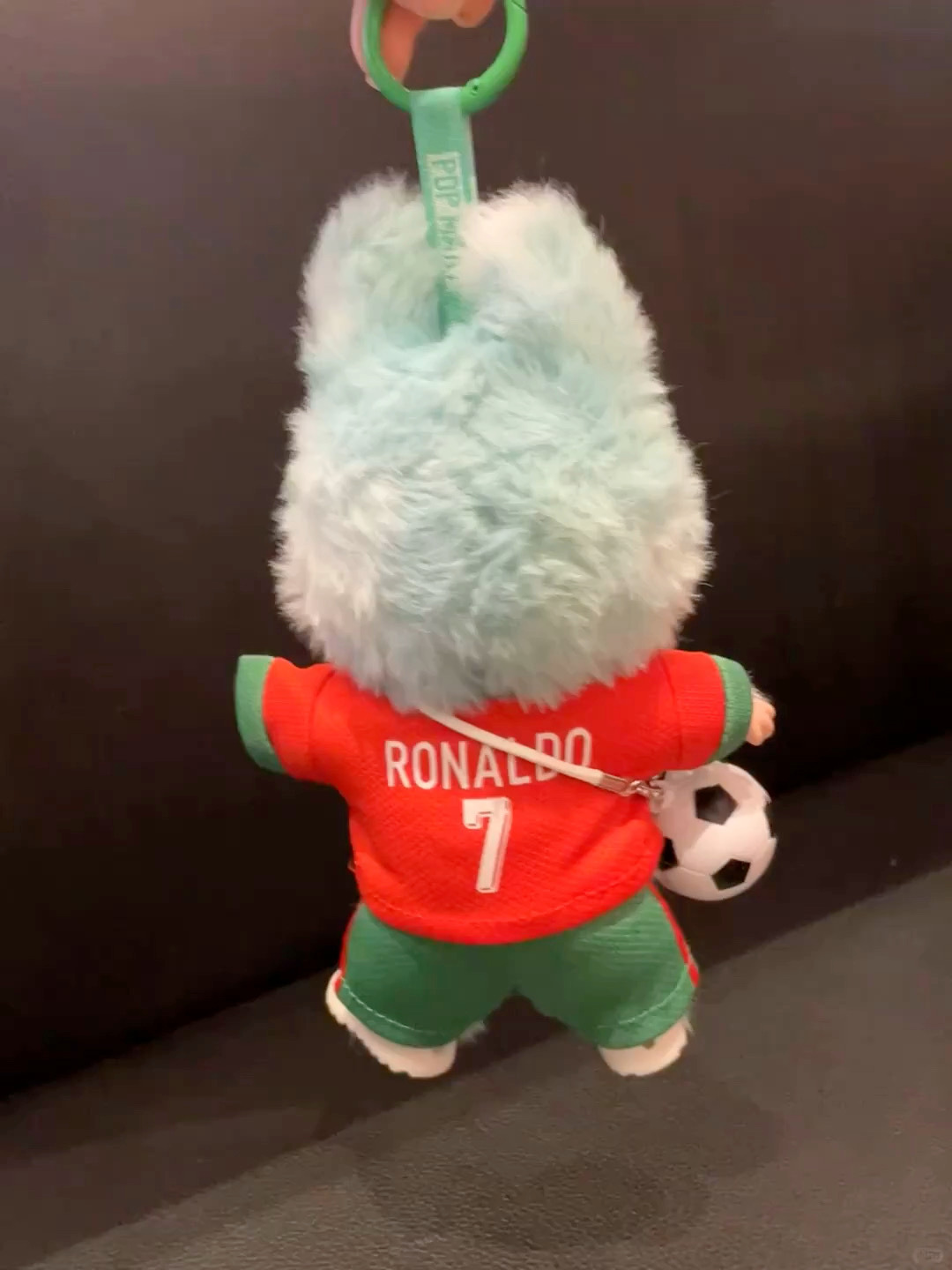 左滑👉🏻帮拉布布穿上c罗球衣也太帅了吧⚽️拥有了Labubu世界杯联名款c罗