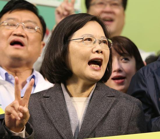 7月31日，蔡英文接受《亚洲杂志》独家专访，采访时蔡英文表示：中国在南海和台湾海